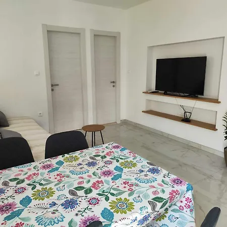 Nina Apartment