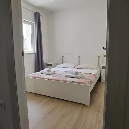 Nina Apartament *
