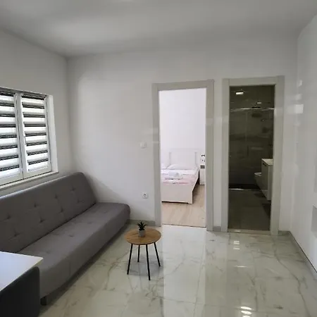 Nina Apartament *