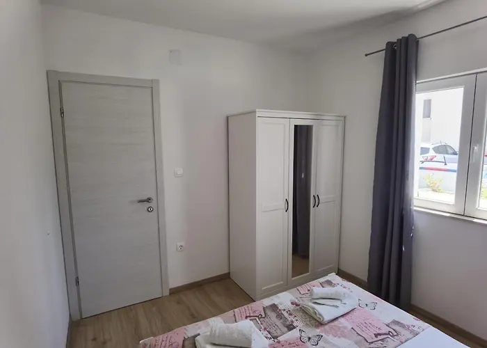 Nina Apartment Split